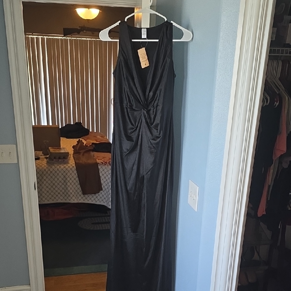 Sophisticated Black Maxi Dress